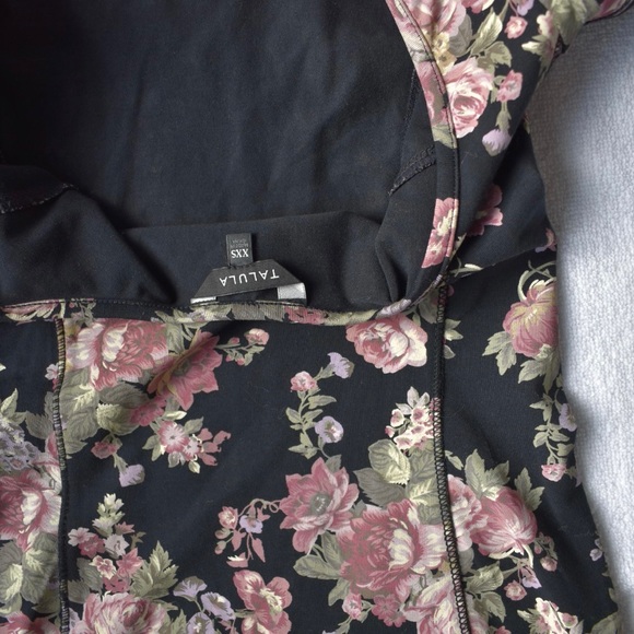 Talula Aritzia XXS floral dress - Picture 8 of 10